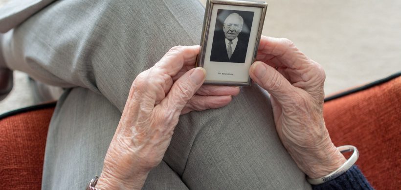 Narrativas autobiográficas y enfermedad de Alzheimer: preservar la identidad como meta terapéutica