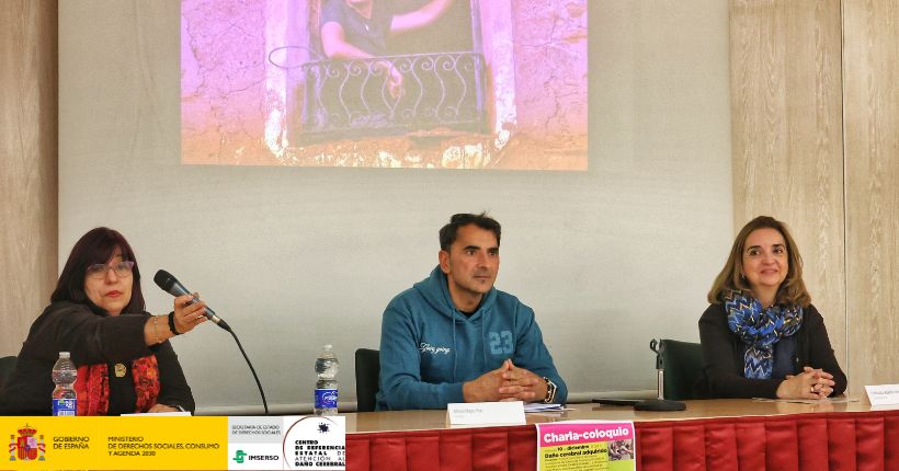 Coloquio sobre Daño Cerebral Adquirido y exposición fotográfica de Alfonso Magro en el Centro Pedro Zerolo de Valdemoro