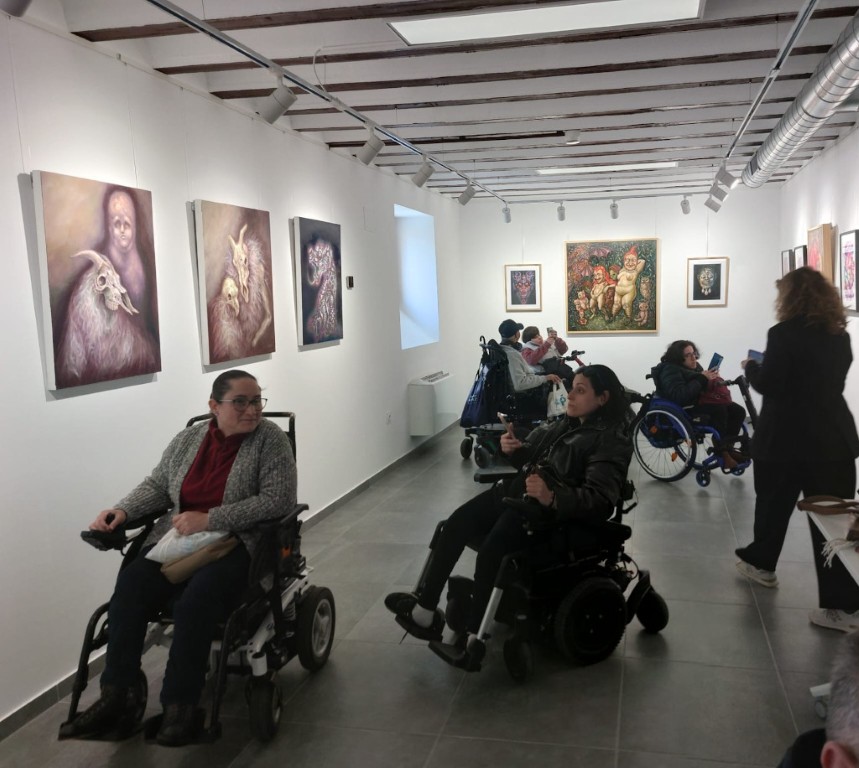Participantes del CRMF de Albacete durante la visita a la exposición.